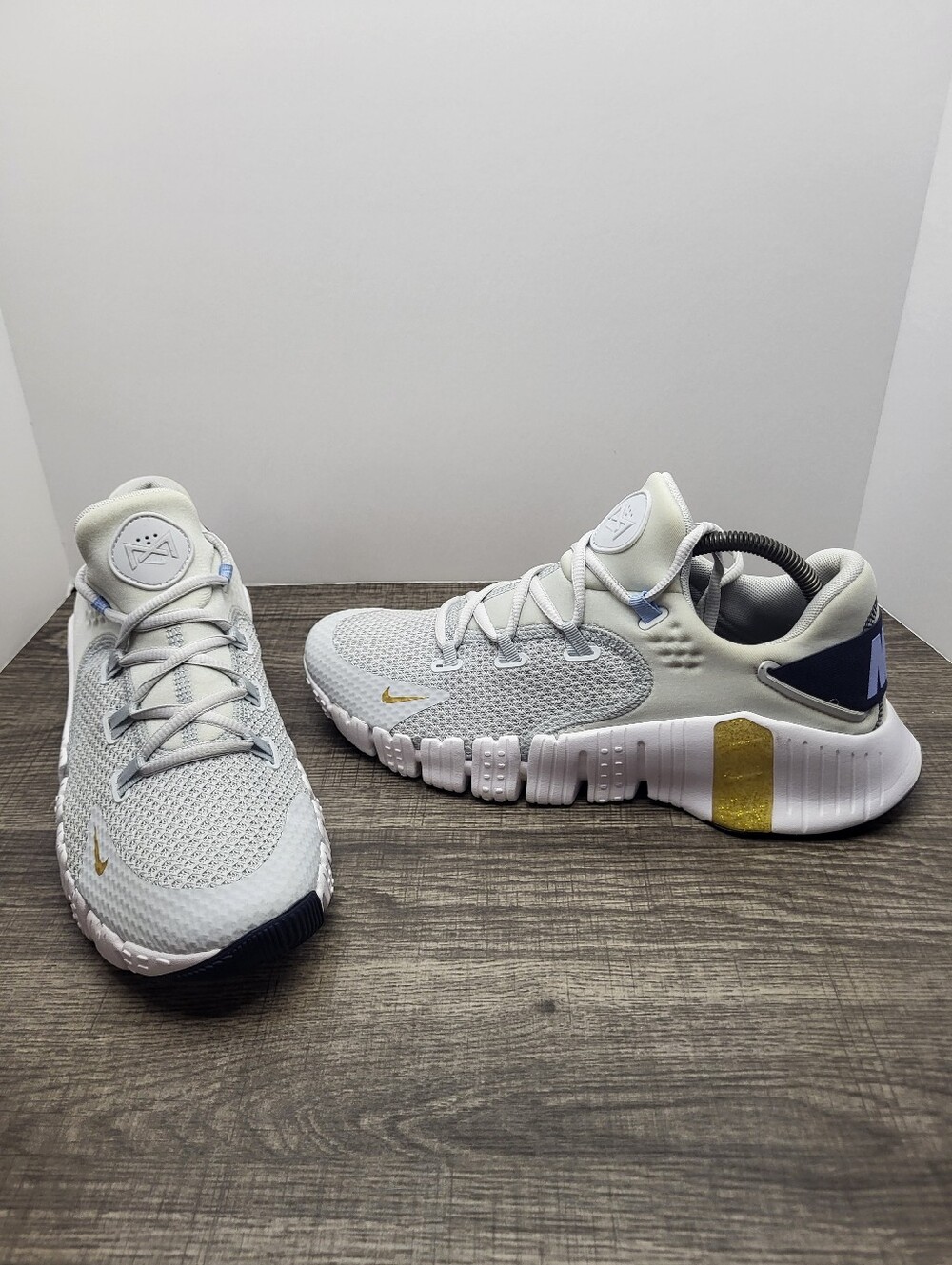Nike Free Metcon 4 Pure Platinum Grey Gold White Training Gym Shoe Women's Sz 11
